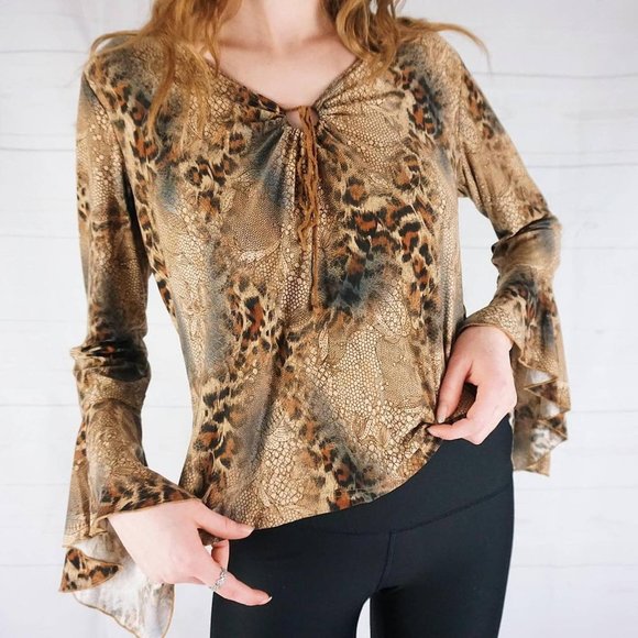 🍓Y2K BROWN CHEETAH PRINT TOP WITH FLARED SLEEVES🍓 - Picture 3 of 4